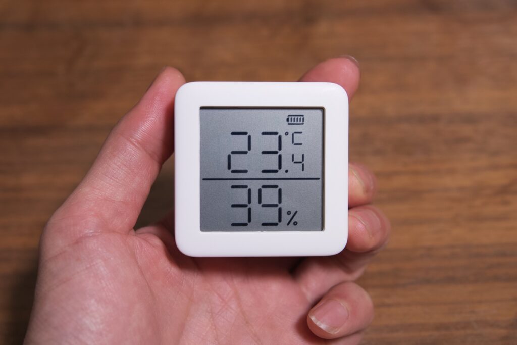 【レビュー】スイッチボットの温湿度計【シンプルで使いやすい】